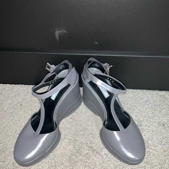 Prada - Picture 14 of 14